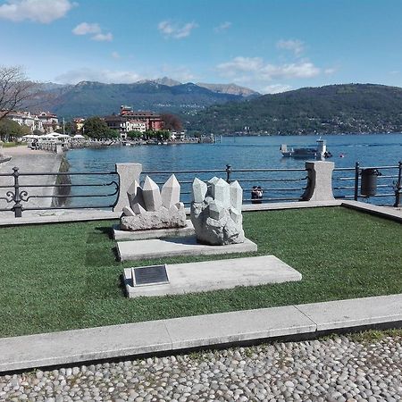 Hotel Elvezia Lake Maggiore Bagian luar foto