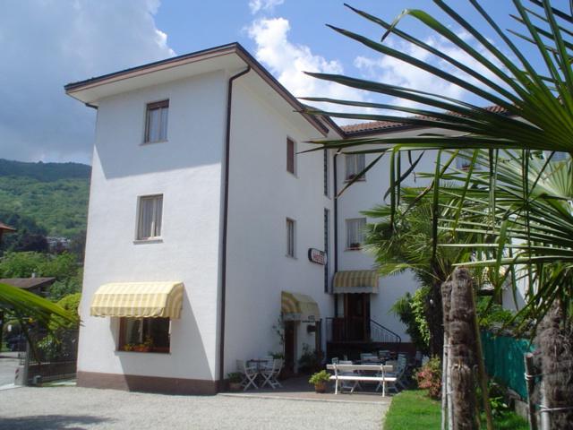 Hotel Elvezia Lake Maggiore Bagian luar foto