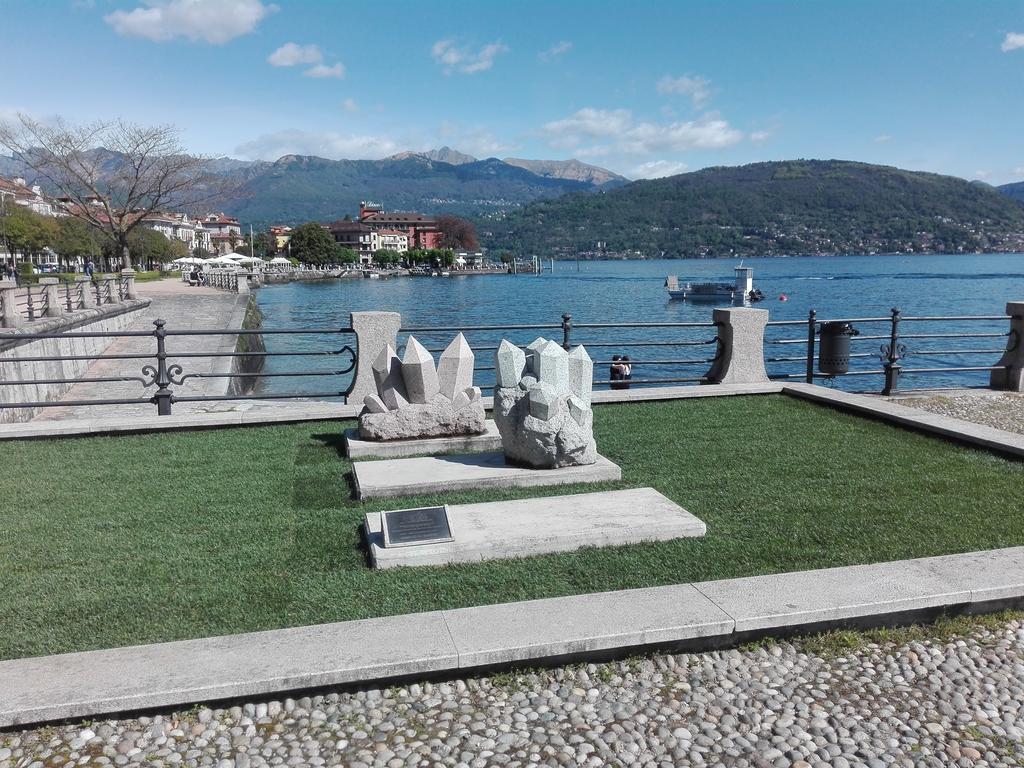 Hotel Elvezia Lake Maggiore Bagian luar foto