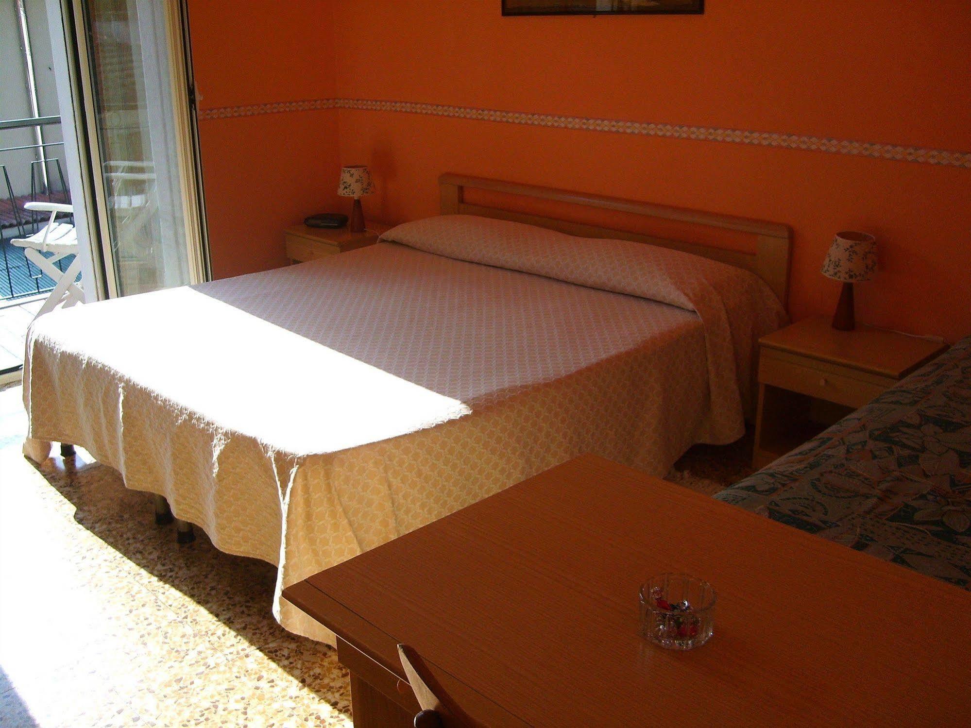 Hotel Elvezia Lake Maggiore Bagian luar foto